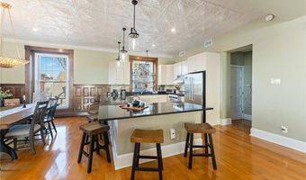 423 Hope St C, Bristol, RI 02809