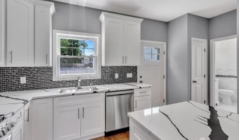 65 Bayview St, Aberdeen, NJ 07721
