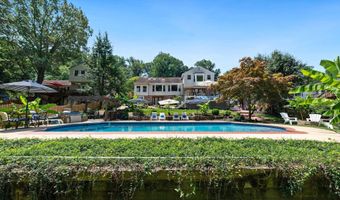 8121 BRIAR CREEK Dr, Annandale, VA 22003