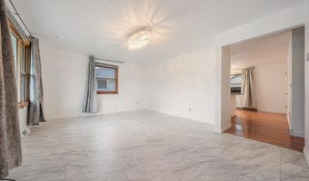 2725 S JACKSON St, Appleton, WI 54915