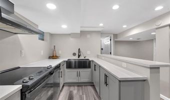 157 Romine Cir, Ballwin, MO 63011