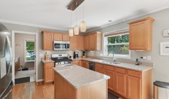 305 BUCKINGHAM Dr, Algonquin, IL 60102