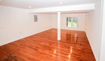 40 Grove Pl, Danbury, CT 06810