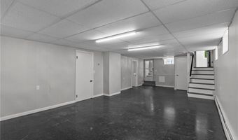 34 Vermont St, Cranston, RI 02920