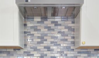 92 W 6TH St, Bayonne, NJ 07002