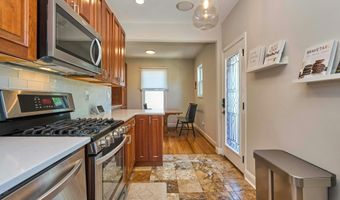 255 N BRYAN St, Arlington, VA 22201