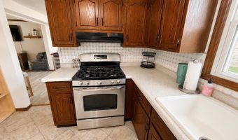 1102 Heritage Ln, Angola, IN 46703