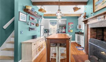 22 Greenough Pl, Newport, RI 02840