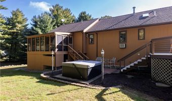 8 Robin Dr, North Kingstown, RI 02852