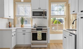 18 Barney St 1, Newport, RI 02840