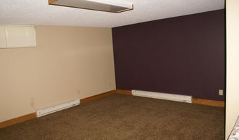 102 Linda Ln, Aberdeen, SD 57401