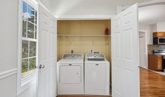 6442 HOLYOKE Dr, Annandale, VA 22003