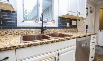 1977 Country Ln, Aberdeen, SD 57401