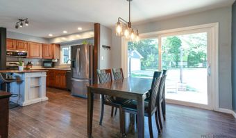489 1st St, Antioch, IL 60002
