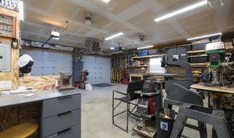 14 Absoraka Dr, Cody, WY 82414