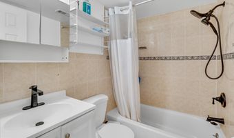 4943 AMERICANA Dr D-102, Annandale, VA 22003
