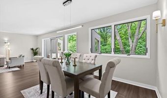 2208 Applewood Ct, Ann Arbor, MI 48103