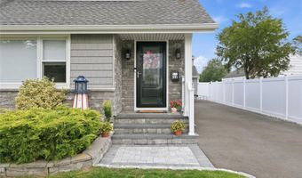 12 S Bay Ave, Amityville, NY 11701