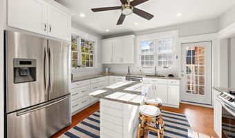 112 8TH St E, Beach Haven, NJ 08008