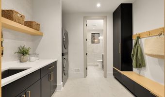 6916 CARMICHAEL Ave, Bethesda, MD 20817