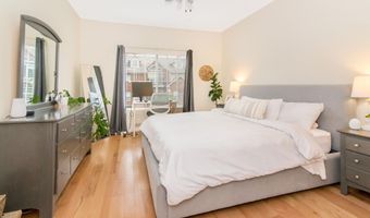225 W Oakbrook Dr, Ann Arbor, MI 48103