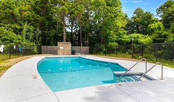 405 Village Dr, Bourne, MA 02532