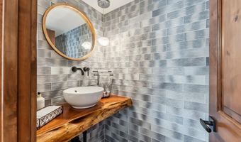 405 VILLAGE Rd 405, Breckenridge, CO 80424