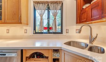 1 Parkway Loop Rd, Asheville, NC 28803