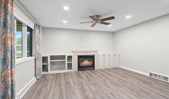 1023 W RIDGEVIEW Dr, Appleton, WI 54914