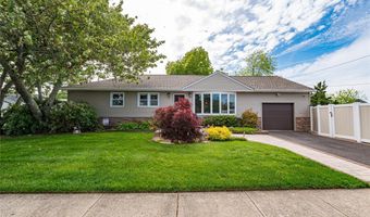 19 Buchanan Ave, Amity Harbor, NY 11701