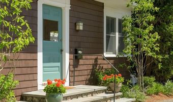 84 Rodman St, Narragansett, RI 02882