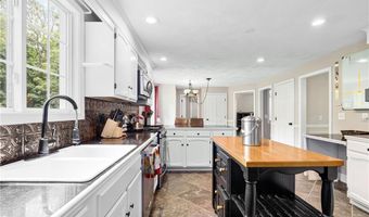 36 Daniel Dr, North Kingstown, RI 02852
