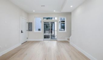 722 KENYON St NW #3, Washington, DC 20010