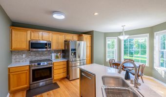 2321 Sundown Dr, Ames, IA 50014