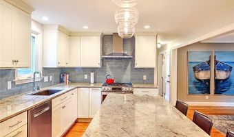 6 Kenmore Ct, Barrington, RI 02806