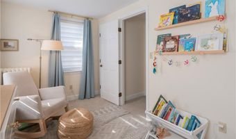 14 Lee Ave, Newport, RI 02840