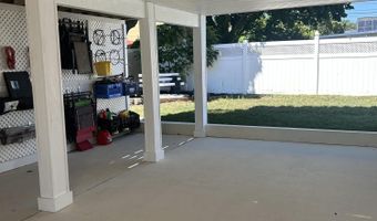 19 Elm St, Beachwood, NJ 08722