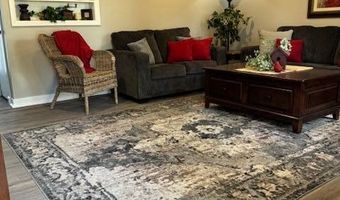 624 J St, Aurora, NE 68818