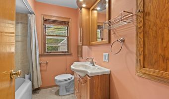 216 W SEYMOUR St, Appleton, WI 54915