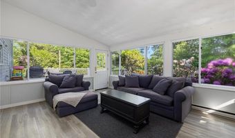 70 Jefferson Dr, East Greenwich, RI 02818