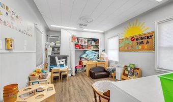 5043 Allen Rd, Allen Park, MI 48101