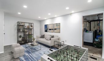 6 Brookdale Ln, Brookfield, CT 06804