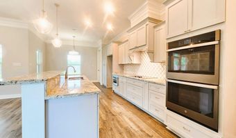 7919 Village Green Dr, Biloxi, MS 39532