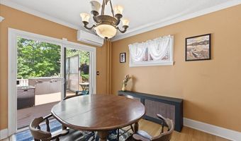 11 Freeman Rd, Albany, NY 12208
