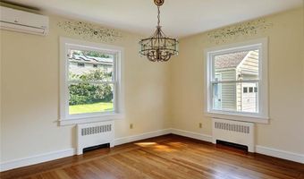 10 Roosevelt Ave, Lincoln, RI 02865