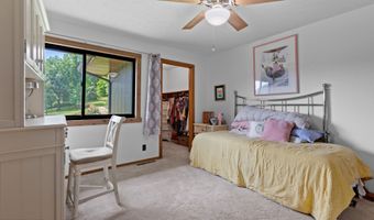 10463 Farm Road 1182, Aurora, MO 65605