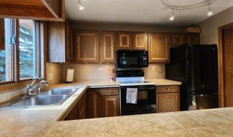 2903 Vancouver Ln, Bismarck, ND 58503