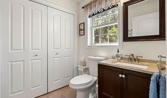 34 Amesbury Ave, Amesbury, MA 01913