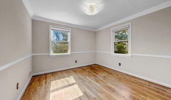 8706 BRAEBURN Dr, Annandale, VA 22003