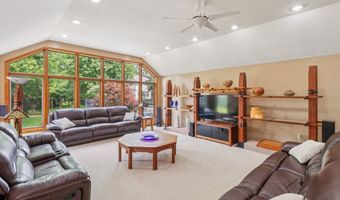 32335 Wildwood Dr, Adel, IA 50003